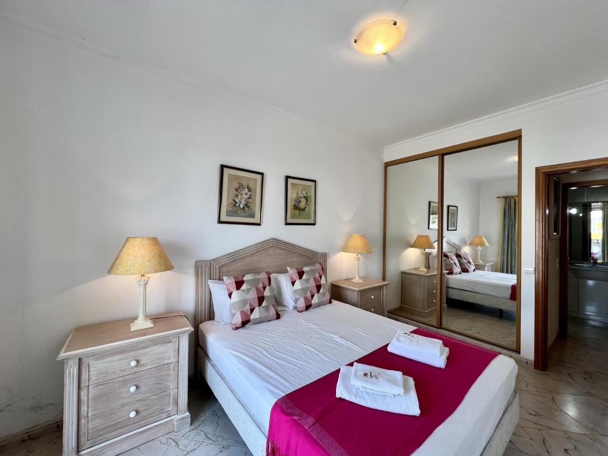 Quarteira Elegant With Pool By Homing Apartment ภายนอก รูปภาพ